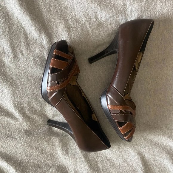 Mudd Brown Pumps - Picture 2 of 3